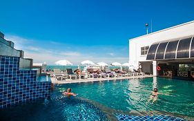 Flipper House Hotel
